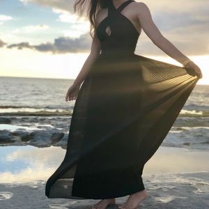 ⛔️PRICE FIRM⛔️Guess criss cross maxi dress